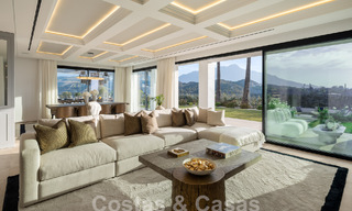 Moderna villa andaluza de lujo con vistas despejadas al mar en venta en urbanización cerrada de La Quinta, Marbella - Benahavis 59538 