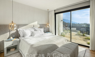 Moderna villa andaluza de lujo con vistas despejadas al mar en venta en urbanización cerrada de La Quinta, Marbella - Benahavis 59541 