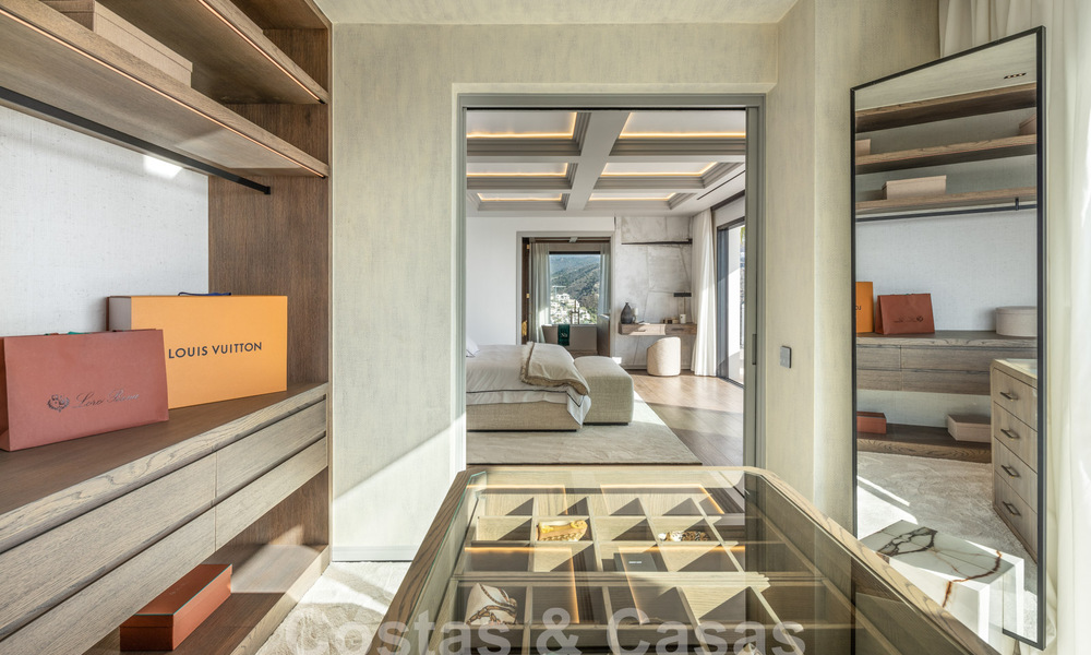 Moderna villa andaluza de lujo con vistas despejadas al mar en venta en urbanización cerrada de La Quinta, Marbella - Benahavis 59547