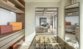 Moderna villa andaluza de lujo con vistas despejadas al mar en venta en urbanización cerrada de La Quinta, Marbella - Benahavis 59547 