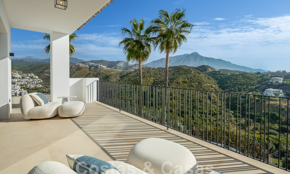 Moderna villa andaluza de lujo con vistas despejadas al mar en venta en urbanización cerrada de La Quinta, Marbella - Benahavis 59548