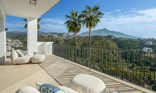 Moderna villa andaluza de lujo con vistas despejadas al mar en venta en urbanización cerrada de La Quinta, Marbella - Benahavis 59548 