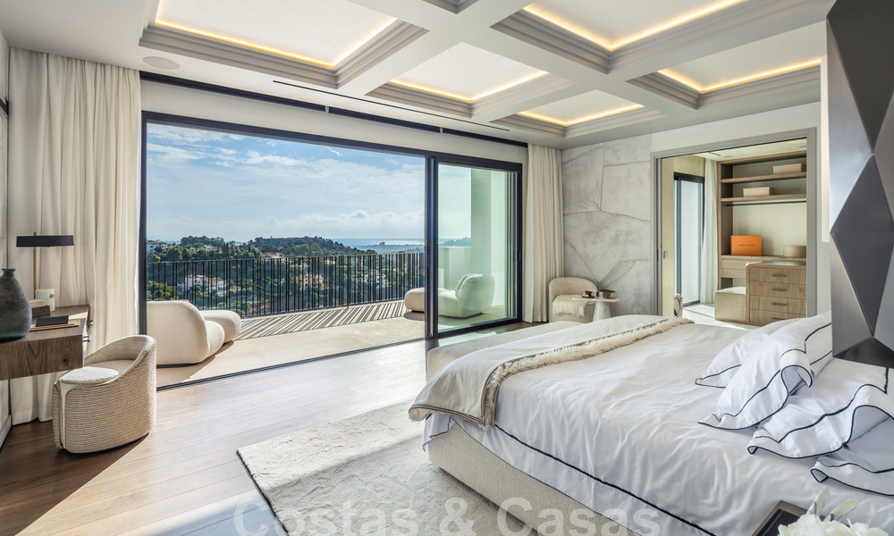 Moderna villa andaluza de lujo con vistas despejadas al mar en venta en urbanización cerrada de La Quinta, Marbella - Benahavis 59549