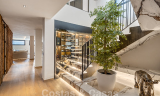Moderna villa andaluza de lujo con vistas despejadas al mar en venta en urbanización cerrada de La Quinta, Marbella - Benahavis 59551 