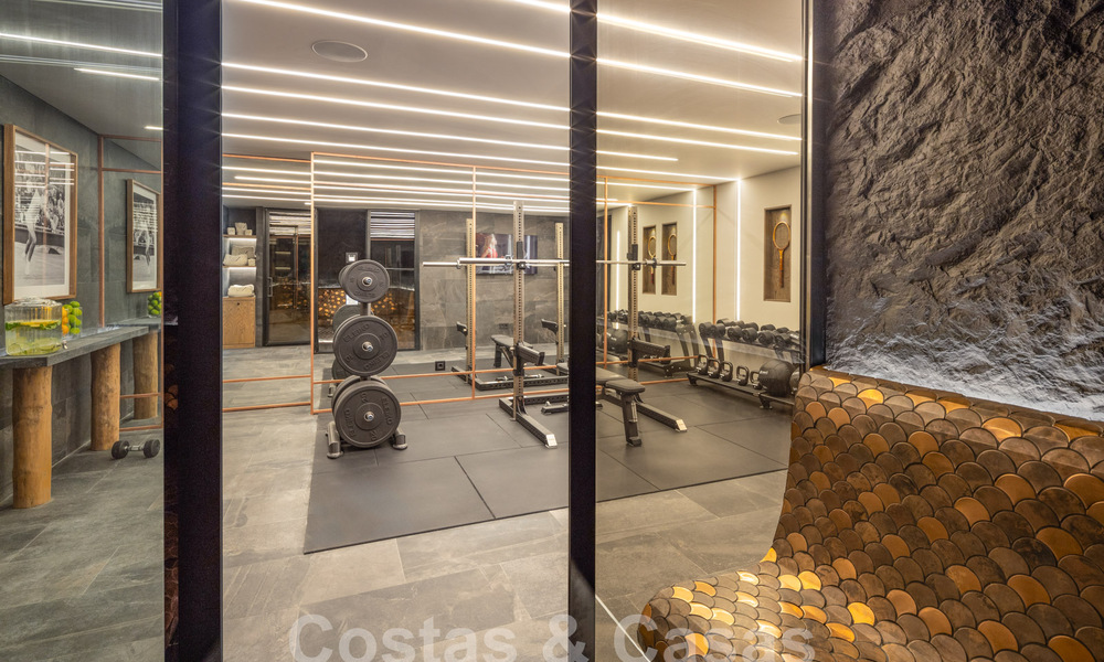 Moderna villa andaluza de lujo con vistas despejadas al mar en venta en urbanización cerrada de La Quinta, Marbella - Benahavis 59559