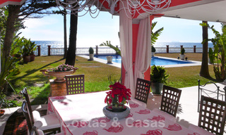 Villa de lujo en venta en primera línea de mar, Marbella - Estepona 31105 