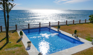 Villa de lujo en venta en primera línea de mar, Marbella - Estepona 31110 
