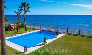 Villa de lujo en venta en primera línea de mar, Marbella - Estepona 31111 