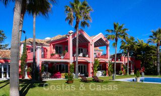 Villa de lujo en venta en primera línea de mar, Marbella - Estepona 31113 