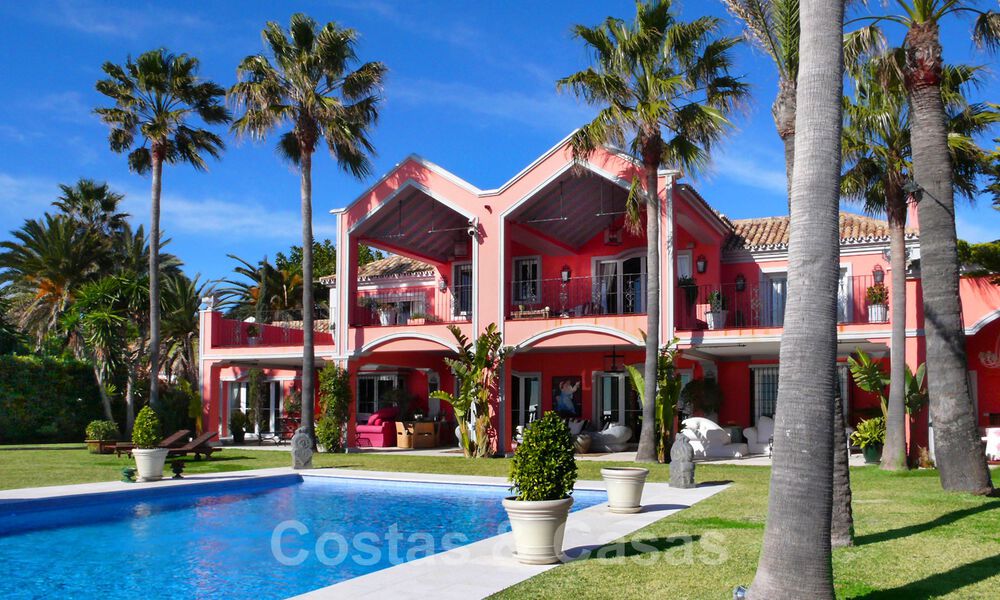 Villa de lujo en venta en primera línea de mar, Marbella - Estepona 31114