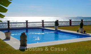 Villa de lujo en venta en primera línea de mar, Marbella - Estepona 31115 