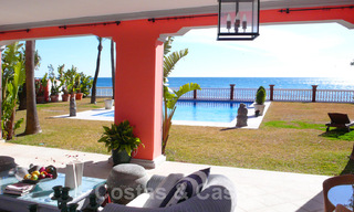 Villa de lujo en venta en primera línea de mar, Marbella - Estepona 31116 