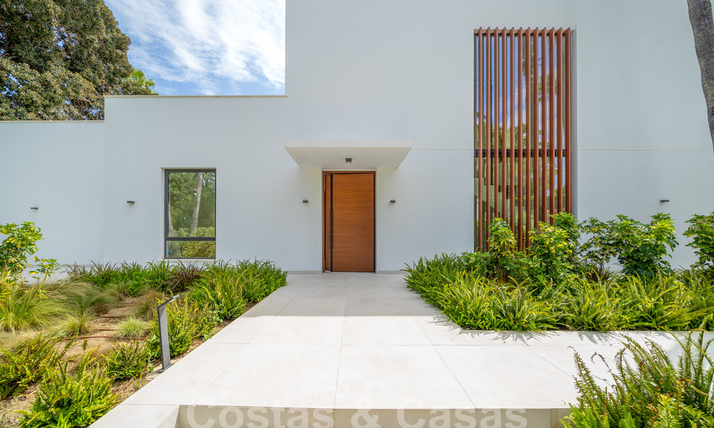 Villa contemporánea de nueva construcción en venta en una urbanización de golf preferida en la Nueva Milla de Oro, Marbella - Benahavis 59563