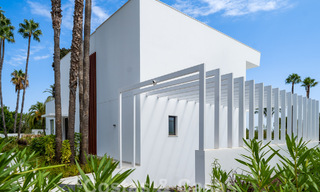 Villa contemporánea de nueva construcción en venta en una urbanización de golf preferida en la Nueva Milla de Oro, Marbella - Benahavis 59564 