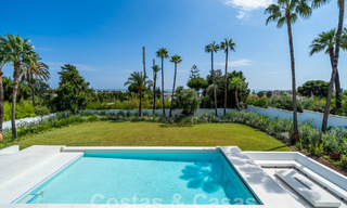 Villa contemporánea de nueva construcción en venta en una urbanización de golf preferida en la Nueva Milla de Oro, Marbella - Benahavis 59567 