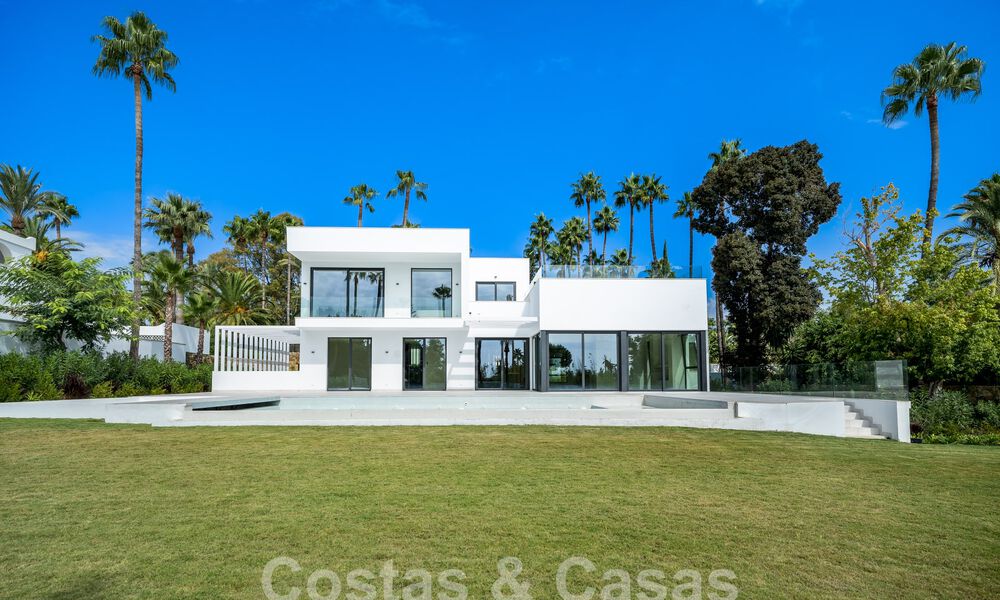 Villa contemporánea de nueva construcción en venta en una urbanización de golf preferida en la Nueva Milla de Oro, Marbella - Benahavis 59568