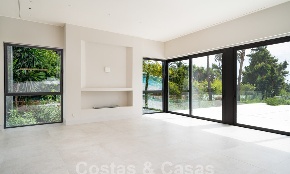 Villa contemporánea de nueva construcción en venta en una urbanización de golf preferida en la Nueva Milla de Oro, Marbella - Benahavis 59578