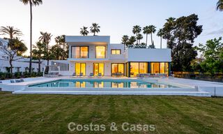 Villa contemporánea de nueva construcción en venta en una urbanización de golf preferida en la Nueva Milla de Oro, Marbella - Benahavis 782461 