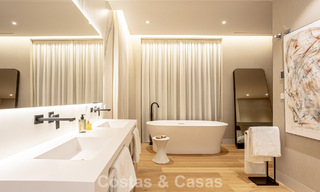 Villa contemporánea de nueva construcción en venta en una urbanización de golf preferida en la Nueva Milla de Oro, Marbella - Benahavis 782466 