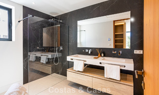 Villa contemporánea de nueva construcción en venta en una urbanización de golf preferida en la Nueva Milla de Oro, Marbella - Benahavis 782472 