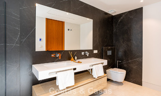 Villa contemporánea de nueva construcción en venta en una urbanización de golf preferida en la Nueva Milla de Oro, Marbella - Benahavis 782473 
