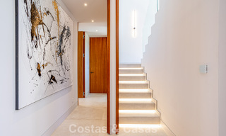 Villa contemporánea de nueva construcción en venta en una urbanización de golf preferida en la Nueva Milla de Oro, Marbella - Benahavis 782474 
