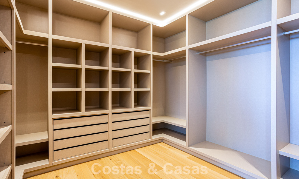 Villa contemporánea de nueva construcción en venta en una urbanización de golf preferida en la Nueva Milla de Oro, Marbella - Benahavis 782477