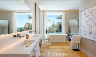 Villa contemporánea de nueva construcción en venta en una urbanización de golf preferida en la Nueva Milla de Oro, Marbella - Benahavis 782481 