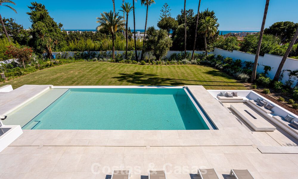 Villa contemporánea de nueva construcción en venta en una urbanización de golf preferida en la Nueva Milla de Oro, Marbella - Benahavis 782483