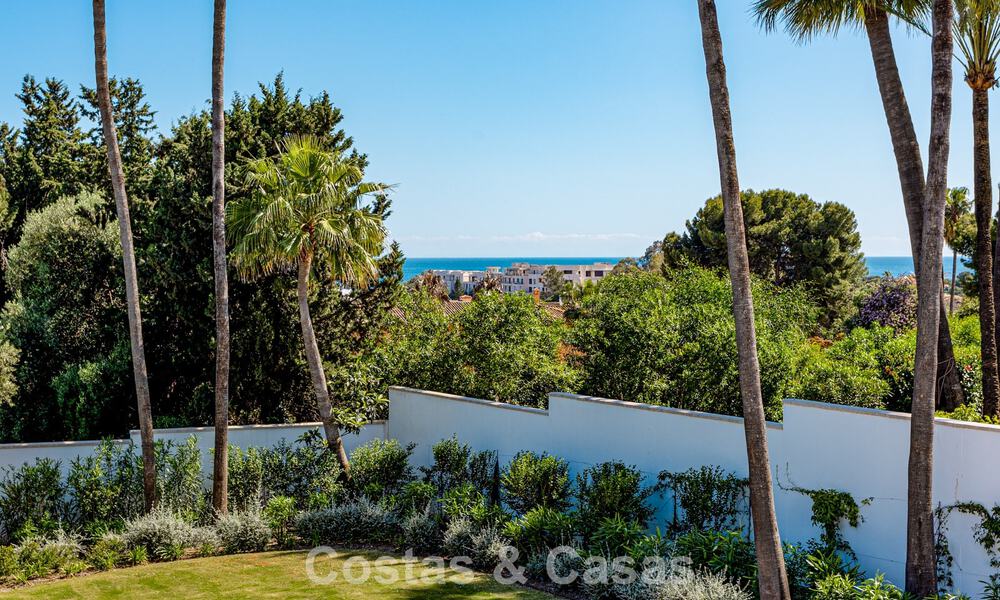 Villa contemporánea de nueva construcción en venta en una urbanización de golf preferida en la Nueva Milla de Oro, Marbella - Benahavis 782484
