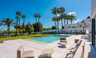 Villa contemporánea de nueva construcción en venta en una urbanización de golf preferida en la Nueva Milla de Oro, Marbella - Benahavis 782485 