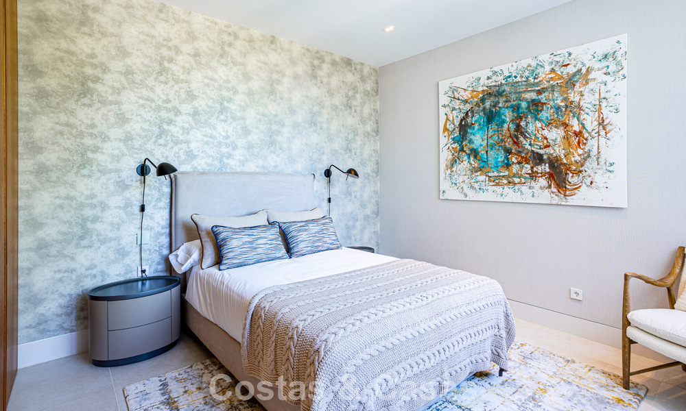 Villa contemporánea de nueva construcción en venta en una urbanización de golf preferida en la Nueva Milla de Oro, Marbella - Benahavis 782490