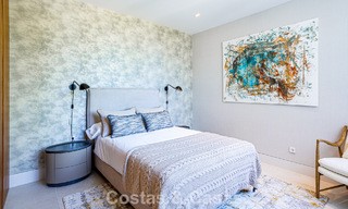 Villa contemporánea de nueva construcción en venta en una urbanización de golf preferida en la Nueva Milla de Oro, Marbella - Benahavis 782490 