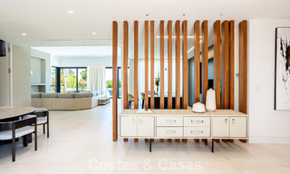 Villa contemporánea de nueva construcción en venta en una urbanización de golf preferida en la Nueva Milla de Oro, Marbella - Benahavis 782492 