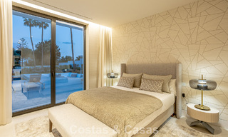 Villa contemporánea de nueva construcción en venta en una urbanización de golf preferida en la Nueva Milla de Oro, Marbella - Benahavis 782503 