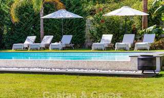 Moderna villa de lujo en venta en un estilo arquitectónico contemporáneo, a poca distancia de Puerto Banús, Marbella 59595 