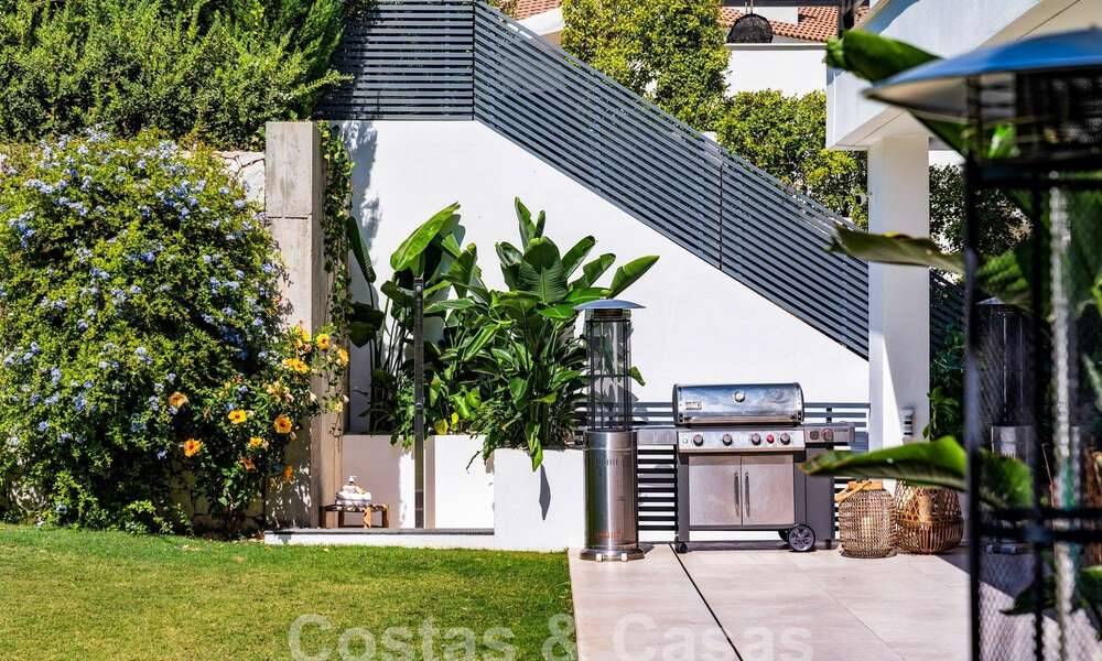 Moderna villa de lujo en venta en un estilo arquitectónico contemporáneo, a poca distancia de Puerto Banús, Marbella 59598