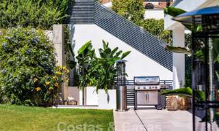 Moderna villa de lujo en venta en un estilo arquitectónico contemporáneo, a poca distancia de Puerto Banús, Marbella 59598 