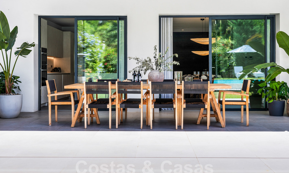 Moderna villa de lujo en venta en un estilo arquitectónico contemporáneo, a poca distancia de Puerto Banús, Marbella 59601
