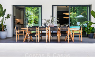 Moderna villa de lujo en venta en un estilo arquitectónico contemporáneo, a poca distancia de Puerto Banús, Marbella 59601 