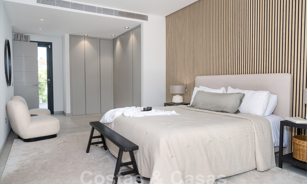 Moderna villa de lujo en venta en un estilo arquitectónico contemporáneo, a poca distancia de Puerto Banús, Marbella 59615