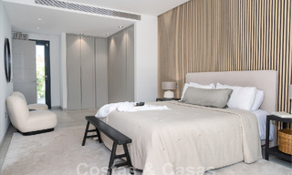 Moderna villa de lujo en venta en un estilo arquitectónico contemporáneo, a poca distancia de Puerto Banús, Marbella 59615 