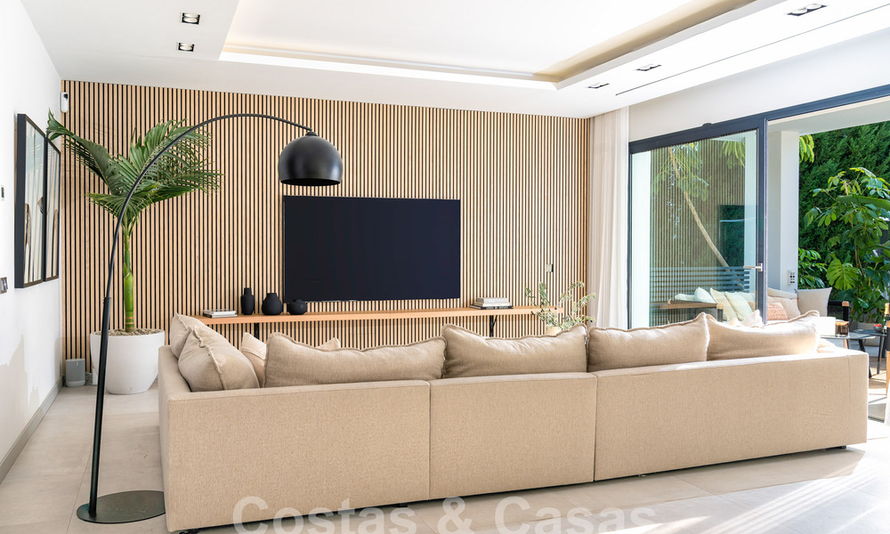 Moderna villa de lujo en venta en un estilo arquitectónico contemporáneo, a poca distancia de Puerto Banús, Marbella 59616