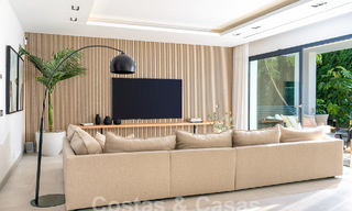 Moderna villa de lujo en venta en un estilo arquitectónico contemporáneo, a poca distancia de Puerto Banús, Marbella 59616 