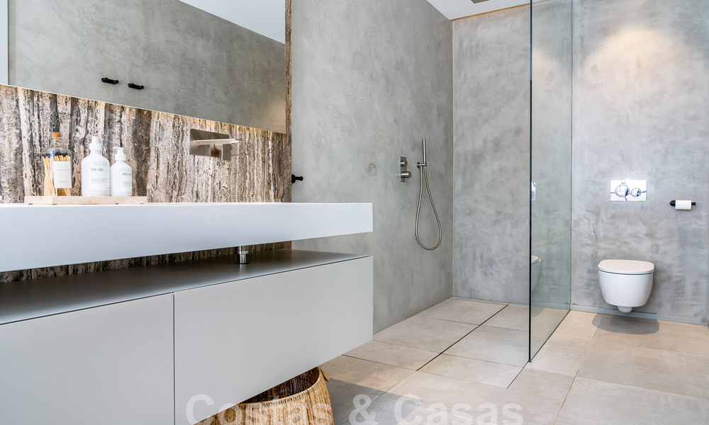 Moderna villa de lujo en venta en un estilo arquitectónico contemporáneo, a poca distancia de Puerto Banús, Marbella 59618