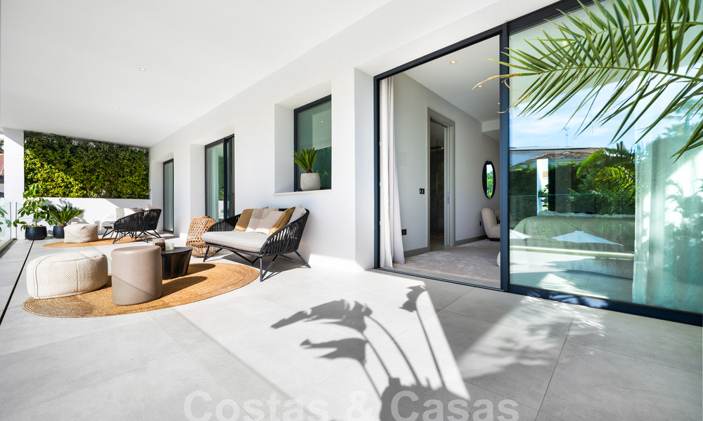 Moderna villa de lujo en venta en un estilo arquitectónico contemporáneo, a poca distancia de Puerto Banús, Marbella 59620