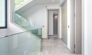 Moderna villa de lujo en venta en un estilo arquitectónico contemporáneo, a poca distancia de Puerto Banús, Marbella 59626 