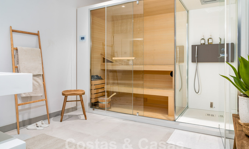 Moderna villa de lujo en venta en un estilo arquitectónico contemporáneo, a poca distancia de Puerto Banús, Marbella 59631