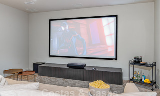 Moderna villa de lujo en venta en un estilo arquitectónico contemporáneo, a poca distancia de Puerto Banús, Marbella 59634 