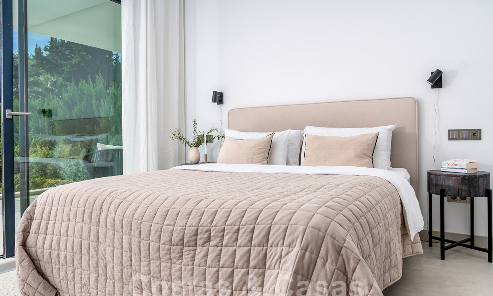 Moderna villa de lujo en venta en un estilo arquitectónico contemporáneo, a poca distancia de Puerto Banús, Marbella 59644